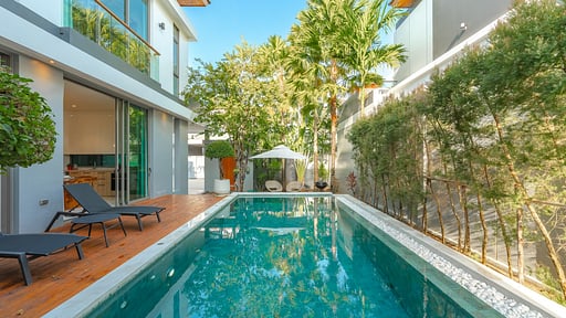 V218 The Teak Villa 112 Swimming pool