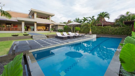 The Uma Villa Swimming pool