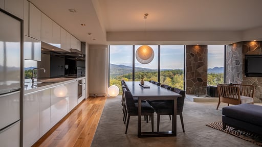 The Vale Niseko 2 Bedroom Mt. Yotei View Dining area