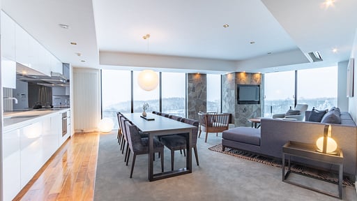 The Vale Niseko 2 Bedroom Mt. Yotei View Dining area