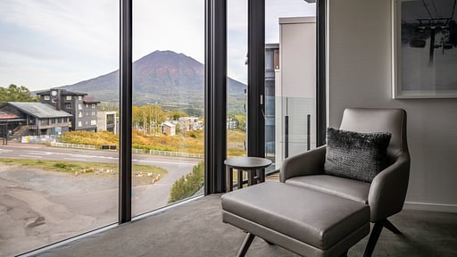 The Vale Niseko 3 Bedroom Mt. Yotei View Dining area