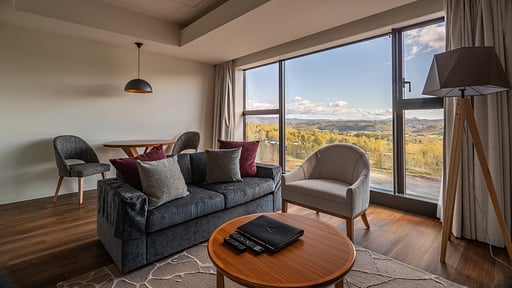 The Vale Rusutsu 1 Bedroom Suite Salon