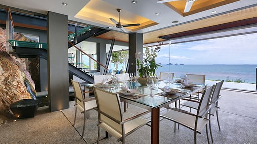 The View Villa Обеденная зона