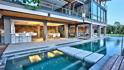 The View Villa Бассейн