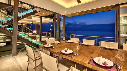 The View Villa Обеденная зона