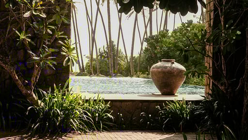 The Villa by Contemporary Ceylon Zwembad