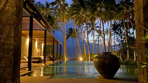 The Villa by Contemporary Ceylon Zwembad