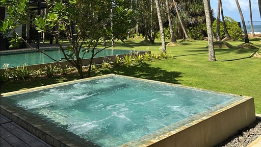 The Villa by Contemporary Ceylon Jacuzzi