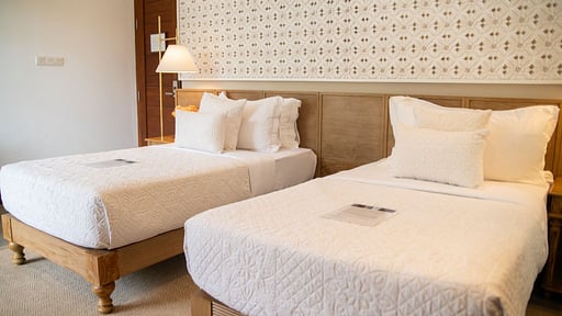 The Villa by Contemporary Ceylon Slaapkamer 2