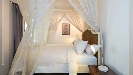 The White House Bedroom 1