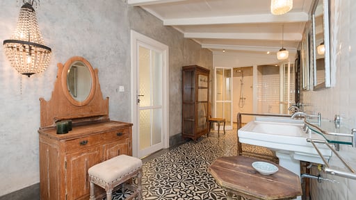 The White House Bedroom 1