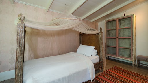 The White House Bedroom 2