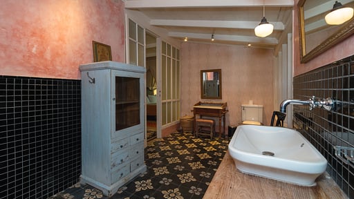 The White House Bedroom 2