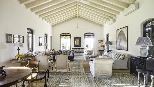 Three Sisters Plantation Living room 