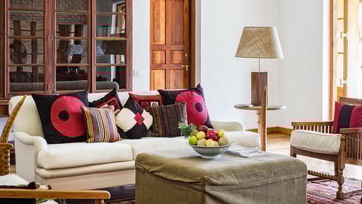 Three Sisters Plantation Living room 2