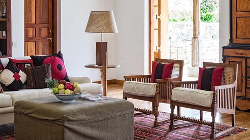 Three Sisters Plantation Living room 2