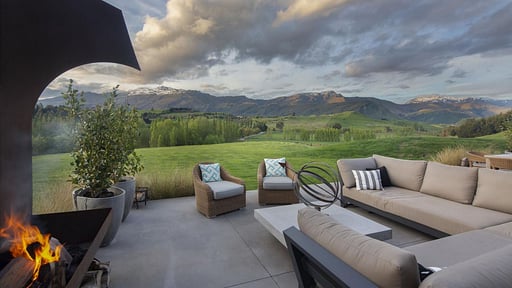 Threepwood Escape Terrace/Veranda