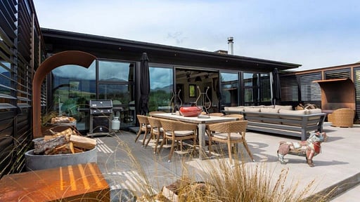 Threepwood Escape Terrace/Veranda