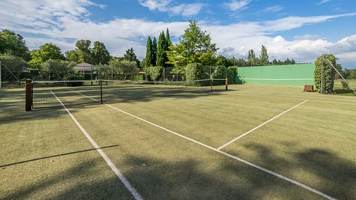 Tourreau Castel Tennis court