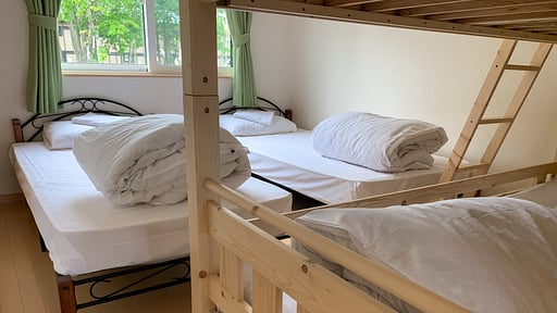 Trailside Chalet Bedroom 1