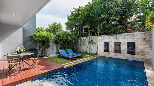 Trixie Town House Unit 2 Swimming pool