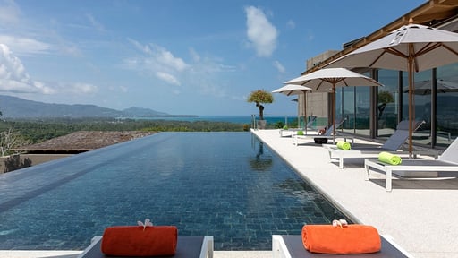 Tropical Castle Swimming pool 1