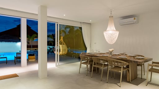 Tropical Garden 49 Dining area