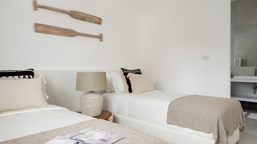 Tropical Garden 50 Bedroom 4