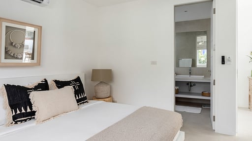 Tropical Garden 50 Bedroom 3