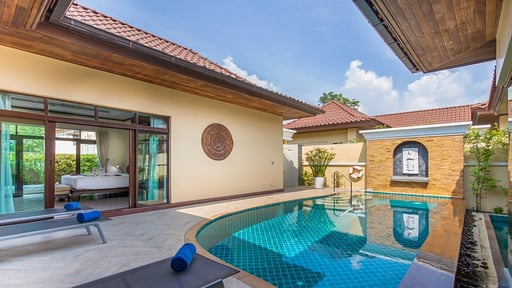 Tropical Retreat Villa Swimming pool