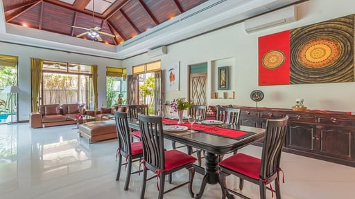 Tropical Retreat Villa Dining area