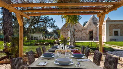 Trulli Biancapetra Dining area