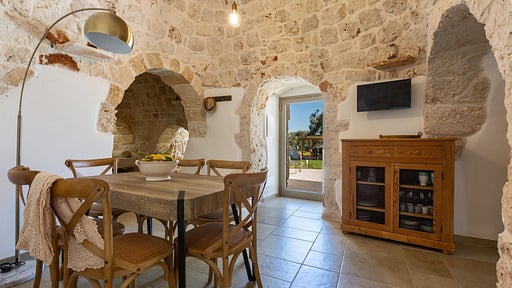 Trulli Biancapetra Dining area