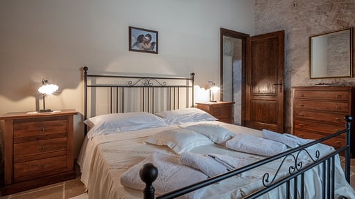 Trullo Camellia Schlafzimmer 1