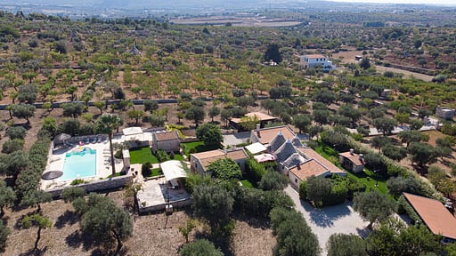 Trullo Gerbera Drohnen-Bilder