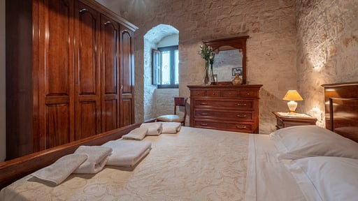 Trullo Gerbera Schlafzimmer 1