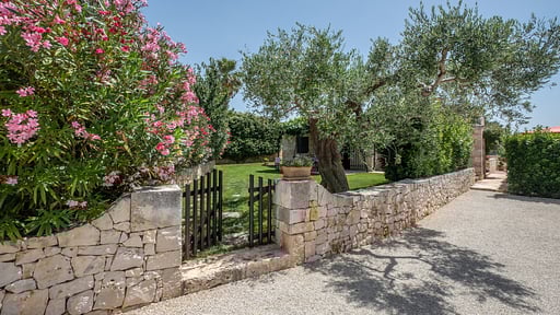 Trullo Glicine Garten