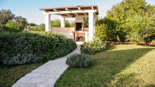 Villa Trullo La Pergola BBQ equipment