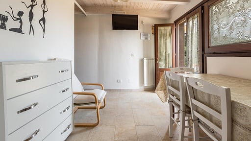 Trullo Monte Cannone Dining area