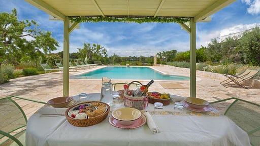 Trullo Ventura Dining area 
