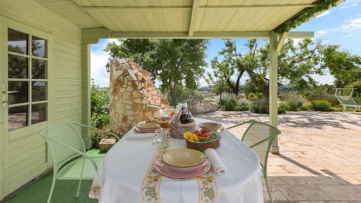 Trullo Ventura Dining area 