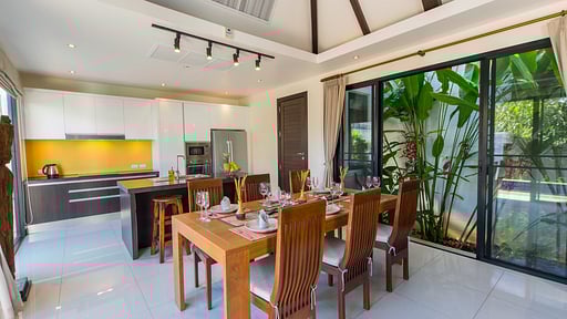 Tulip Villa Dining area