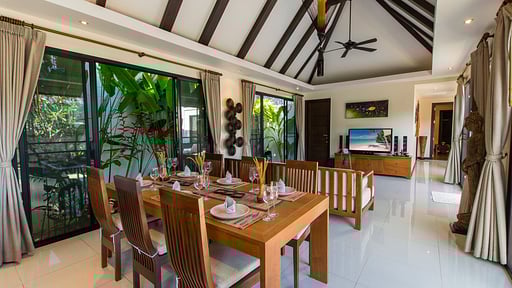 Tulip Villa Dining area