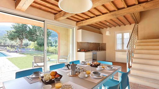 Villa Uva Dining area