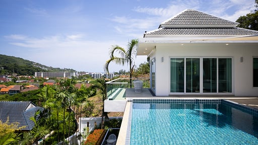 V138 Matahari Zwembad