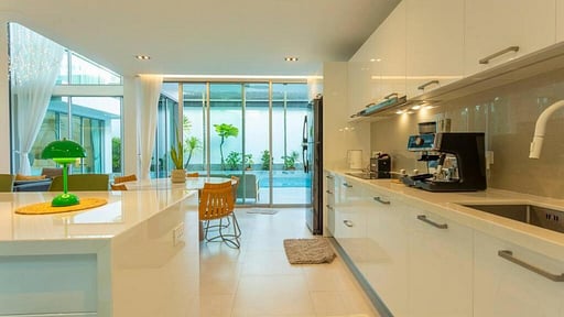 V141 Grand view Кухня