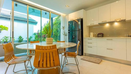 V141 Grand view Обеденная зона