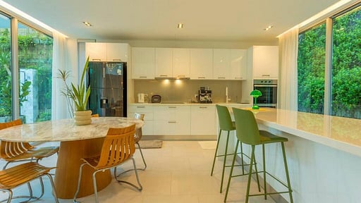 V141 Grand view Кухня