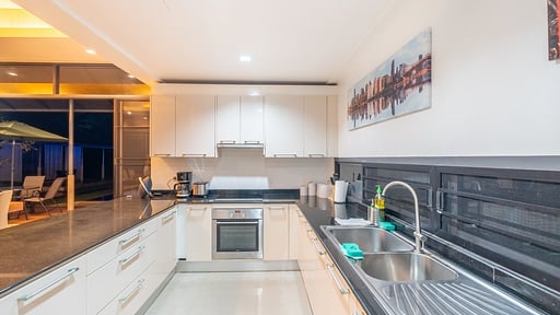 V145 The Pano Küche