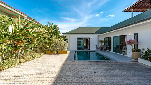 V150 Costa 3 Swimming pool